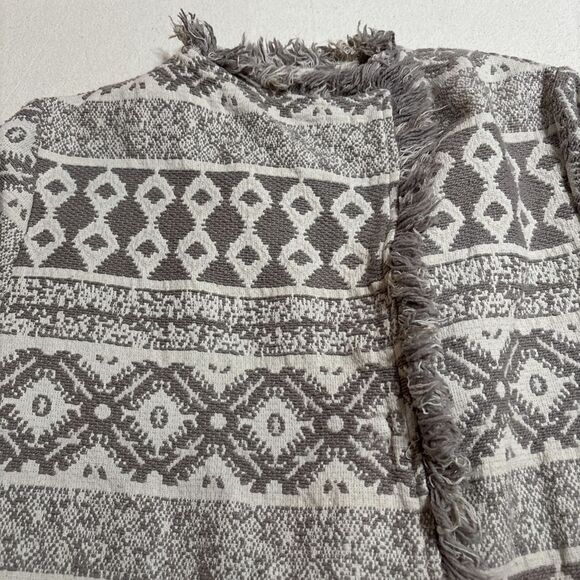 World Market Women's‎ Boho Rug Jacket L/XL Gray Cream Aztec Fringe Trim - Picture 4 of 13